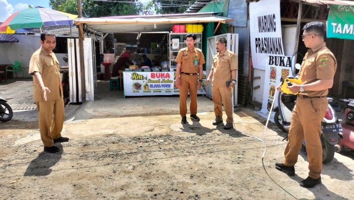 Peninjauan Lapangan Pekerjaan Jalan Bung Tomo RT 08