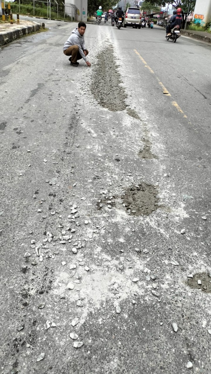 Tindak Lanjut Laporan Warga – Tumpahan Cor Semen