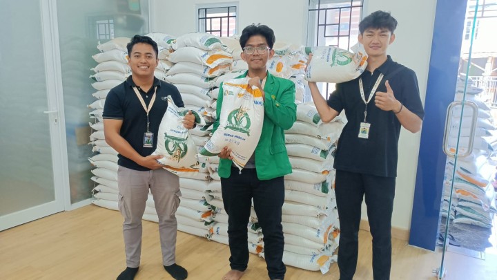 Distribusi Beras Bersama Mahasiswa KKN UINSI || Senin, 21 Juli 2025
