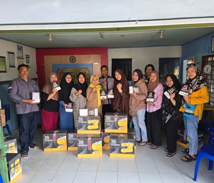 Penyerahan Mesin Jahit kepada Peserta Pelatihan oleh Pokmas Keledang Makmur || Senin, 21 Juli 2025