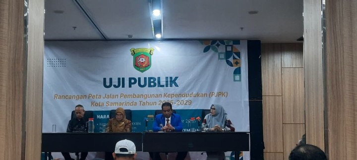 Uji Publik Rancangan Penyusunan Peta Jalan Pembangunan Kependudukan Kota Samarinda 2025–2029 || Kamis, 04 Desember 2025