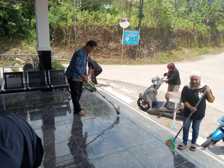 Gotong Royong Pegawai Kelurahan Sungai Keledang || Jum’at, 17 April 2026