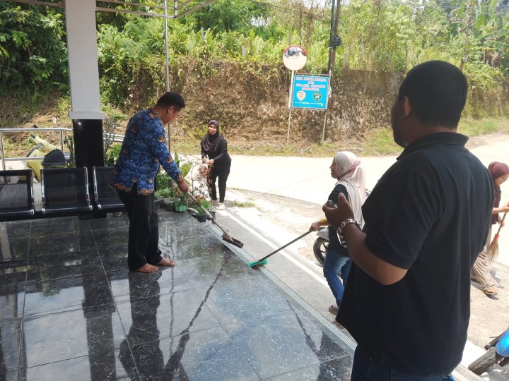 Gotong Royong Pegawai Kelurahan Sungai Keledang || Jum’at, 17 April 2026
