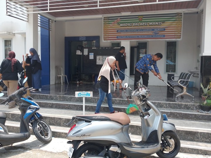 Gotong Royong Pegawai Kelurahan Sungai Keledang || Jum’at, 17 April 2026