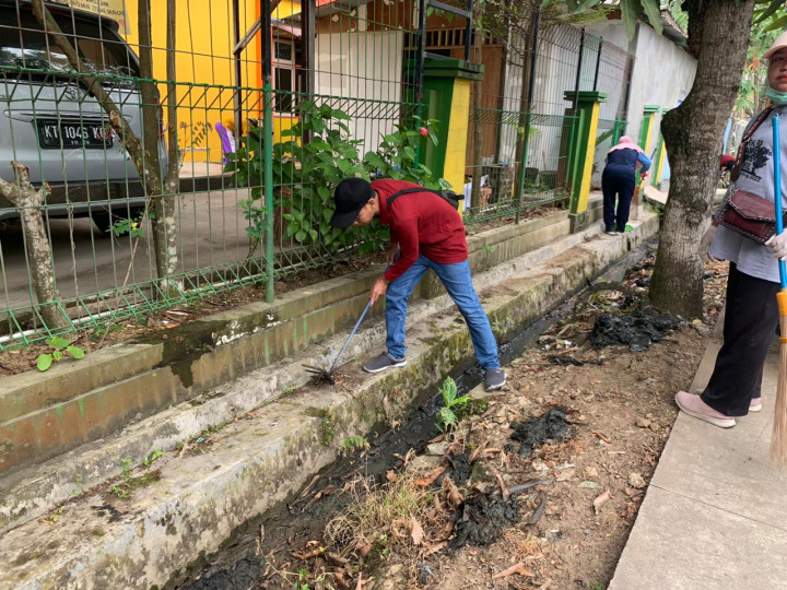 Gotong Royong / Kerja Bakti Massal bersama Puskesmas Loa Bakung