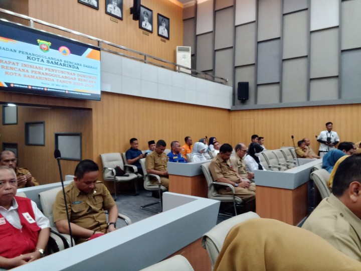 Pembukaan FGD ( Fokus Group Diskusi ) Rapat Inisiasi Penyusunan Dokumen Rencana Penanggulangan Bencana Kota Samarinda Tahun 2025-2029 pada Senin tanggal 20-5-2024 pukul 09.00 wita s.d Selesai bertempat di Ruang Rapat Utama Mangkupelas Lantai 2