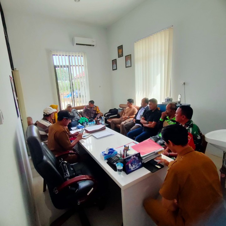 Kasi Pemerintahan mewakili Camat Sungai Kunjang menghadiri Undangan Lurah Loa Bakung pada Senin tanggal 20-5-2024 pukul 09.00 wita s.d Selesai bertempat di   Ruangan Kantor  Lurah Loa Bakung terkait perbatasan Wilayah RT 72 dan RT 82