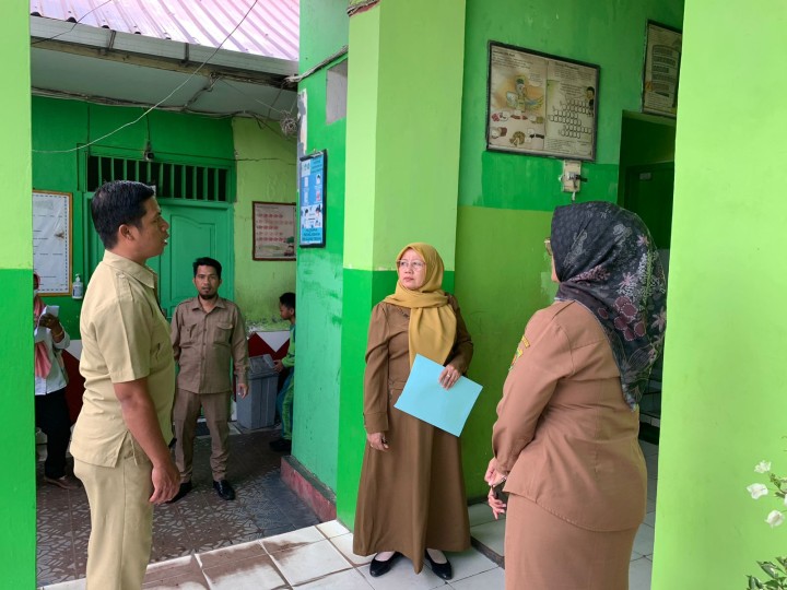 Kesra Kecamatan bersama Kasi LH, PKK Kecamatan, dan anggota Pimpus Wonorejo Melaksanakan Kegiatan Pembinaan UKS SDN 001 Cendana Kelurahan Teluk Lerong Ulu pada Senin 20 Mei 2024 pukul 11.00 wita s.d Selesai