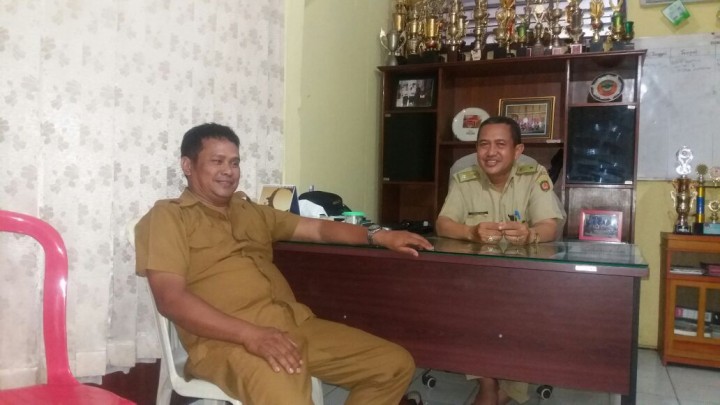 Rapat  Lurah dan Seklur kasi kasi Kelurahan