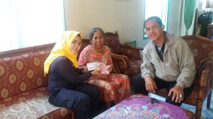 Pemberian bantuan  untuk Lansia Miskin