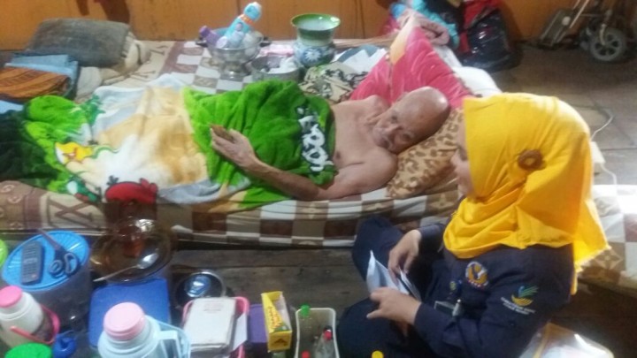 Pemberian bantuan  untuk Lansia Miskin