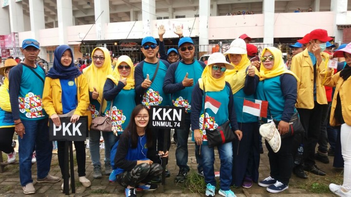 Mengikuti pawai Pembangunan Tahun 2017