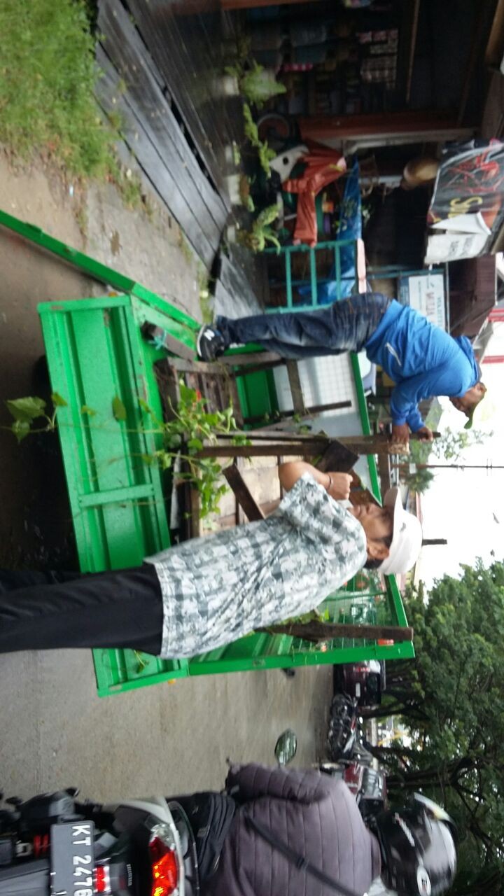 Gotongroyong di Spl Lingkungan RT.15