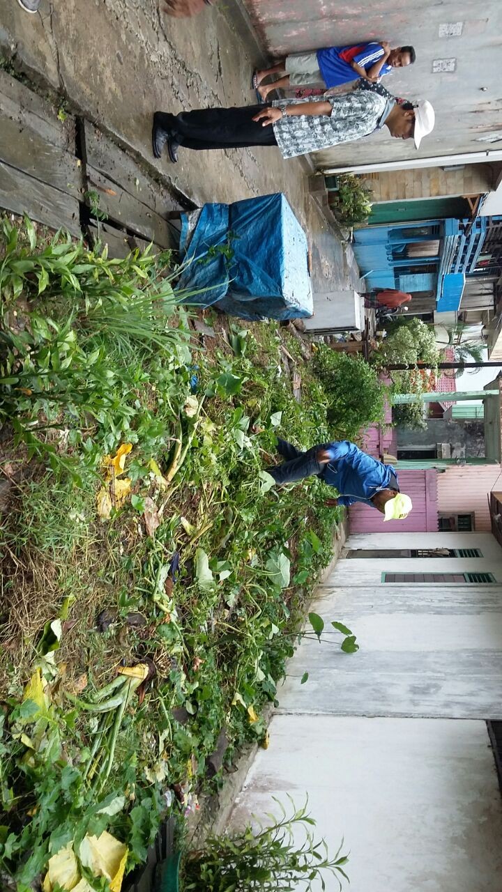 Gotongroyong di Spl Lingkungan RT.15