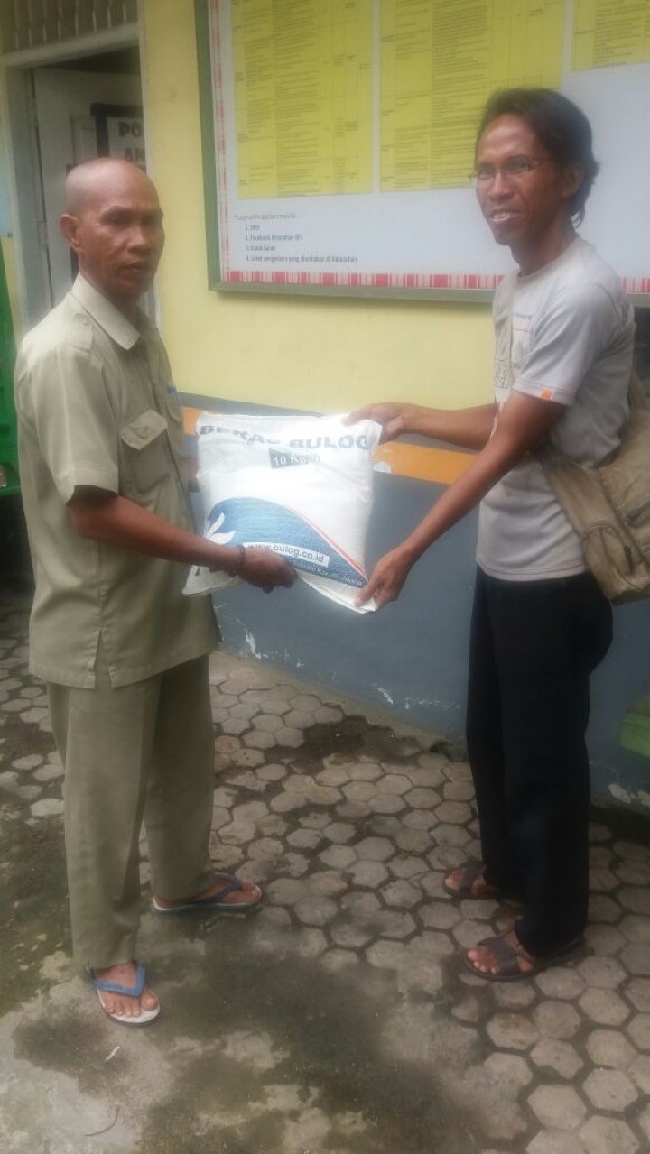 Pendistribusian Rastra Bansos Kelurahan Sungai PInang Luar