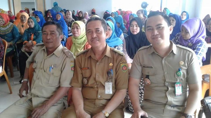 Pertemuan PKK Kecamatan dan Penyerahan Plang Sub PPKBD oleh Ibu  Puji Syaharie Jang