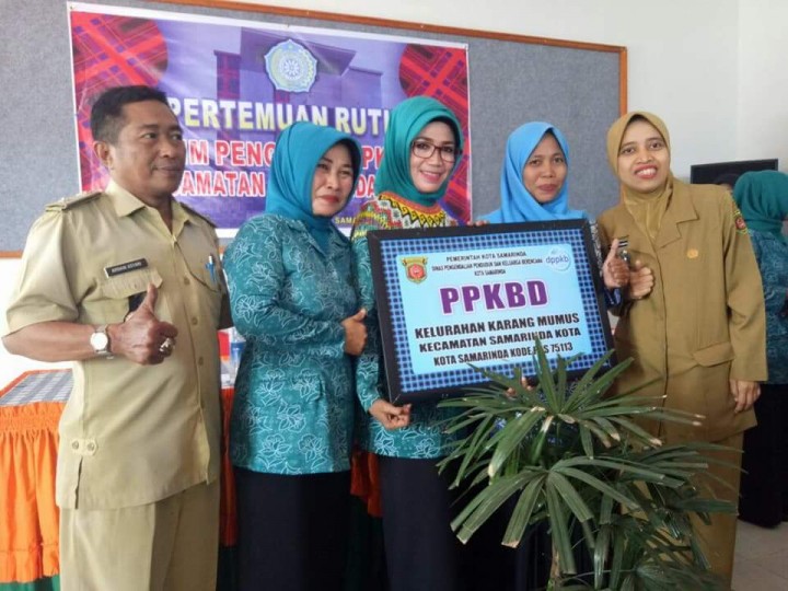 Pertemuan PKK Kecamatan dan Penyerahan Plang Sub PPKBD oleh Ibu  Puji Syaharie Jang
