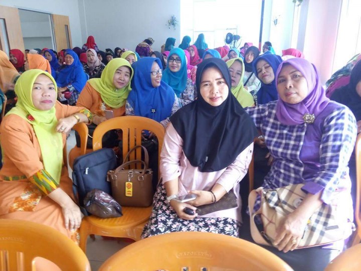 Pertemuan PKK Kecamatan dan Penyerahan Plang Sub PPKBD oleh Ibu  Puji Syaharie Jang