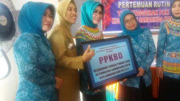 Pertemuan PKK Kecamatan dan Penyerahan Plang Sub PPKBD oleh Ibu  Puji Syaharie Jang