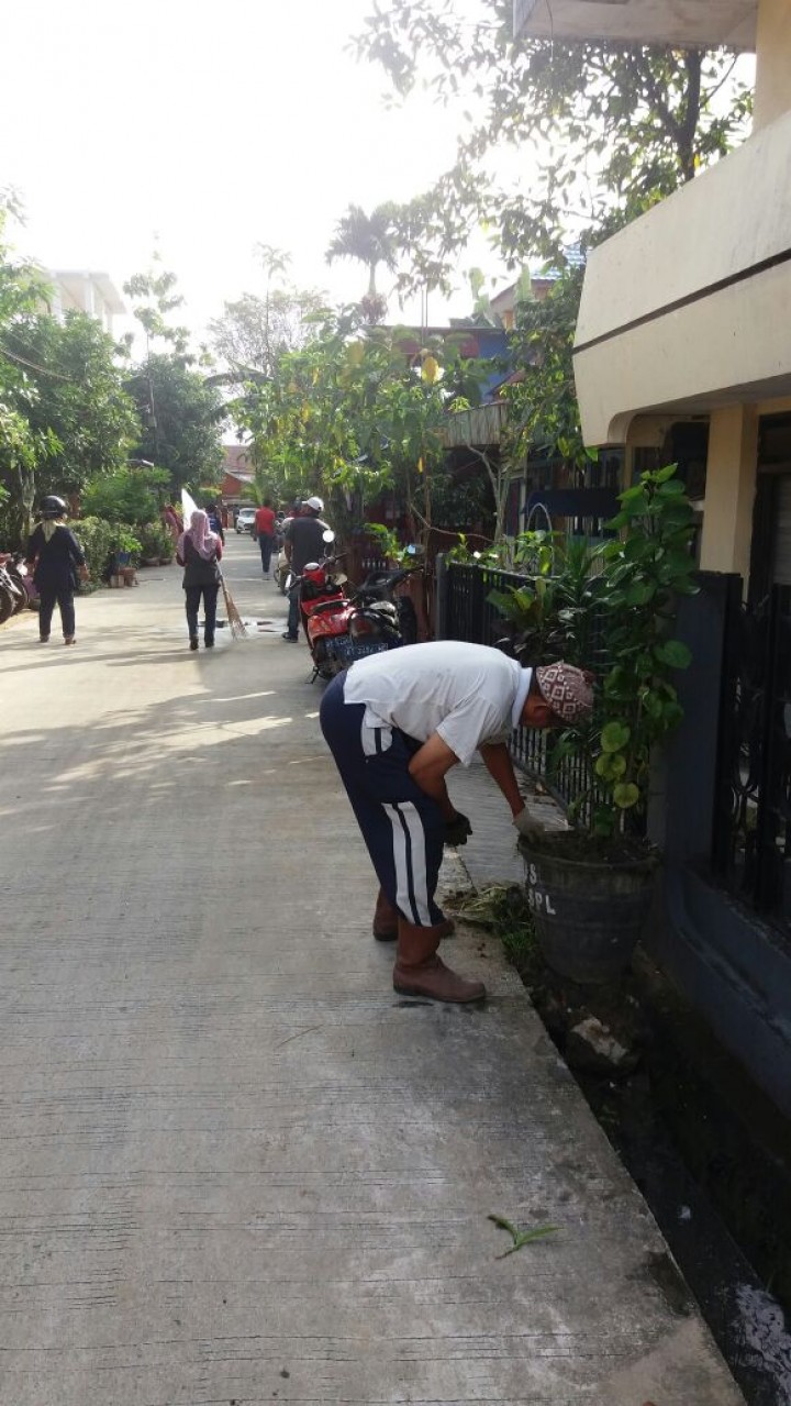 bulan bakti gotong royong