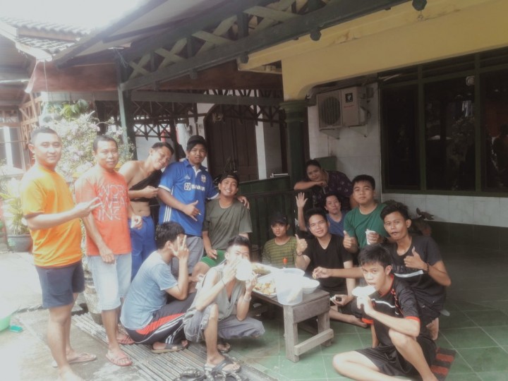 Kegiatan Gotong Royong RT 21 sd 25 dan 38 bersama Mahasiswa KKN