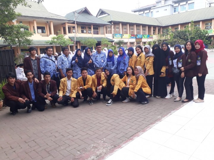 mengikuti upacara HUT RI ke 73 tahun di sekolah MTsN Model