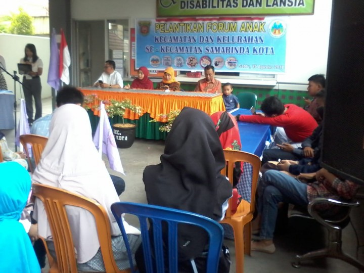 mengikuti kegiatan pelantikan Forum Layak Anak Kecamatan Samarinda Kota
