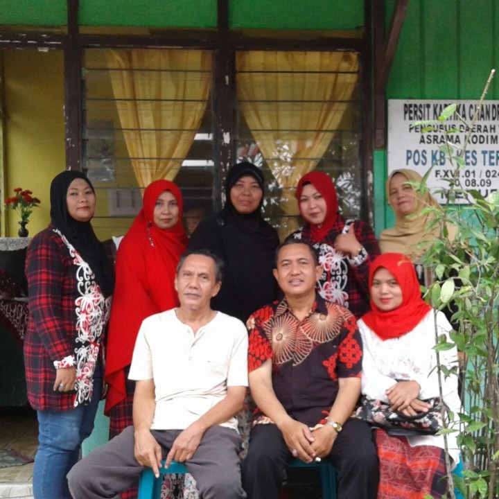mengikuti kegiatan pemberian vitamin A Posyandu Nusa Indah