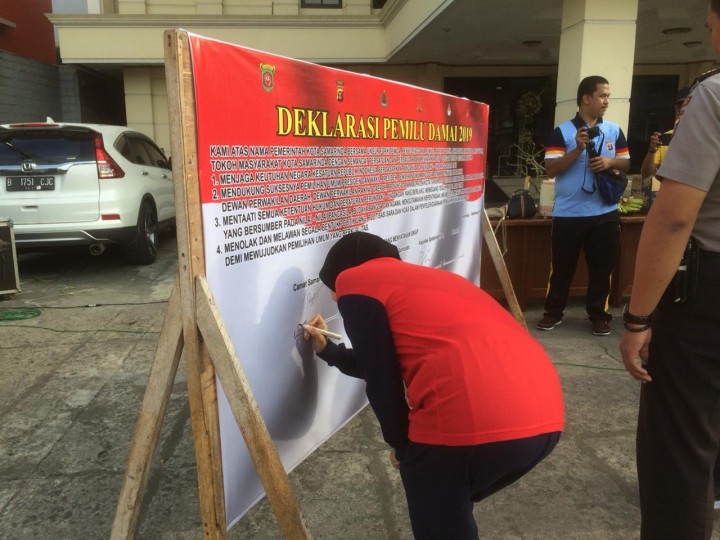 Deklarasi Pemilu Damai PILEG 2019 Kecamatan Samarinda Kota, Kecamatan Sambutan,Kecamatan Samarinda Ilir hari jum'at 14 september 2018