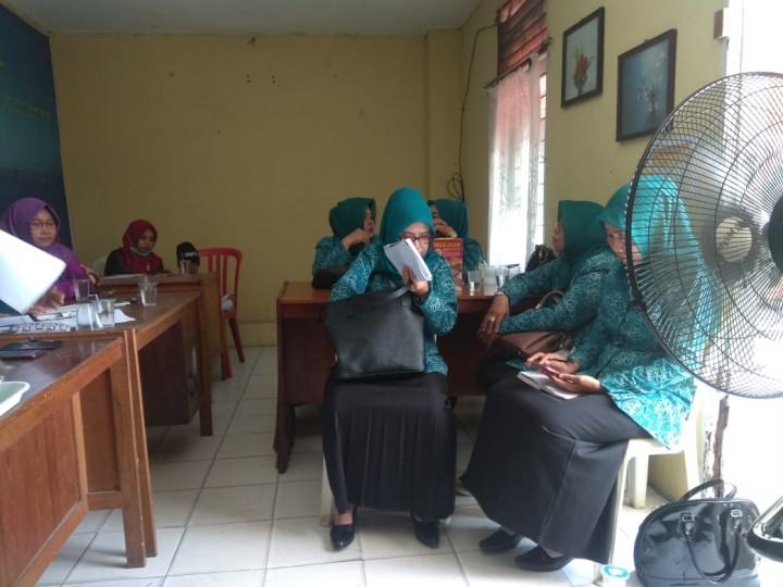 Kegiatan persiapan lomba PKK KKBPK IVA TES kel SPL