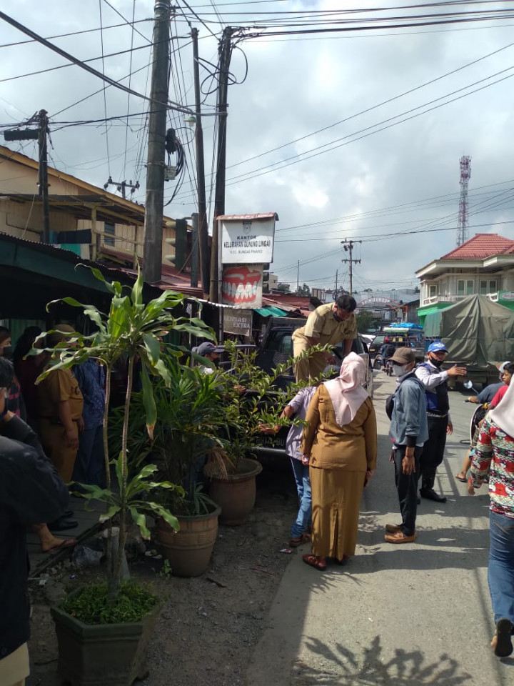 Penataan Ruang Pasar Tumpah Simpang Kelurahan Gunung Lingai