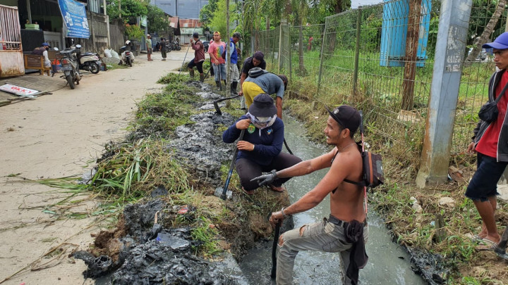 Gotong Royong Massal Untuk Normalisasi Gorong-gorong dan Drainase Kel.SPD dan Kel.Gunung Lingai