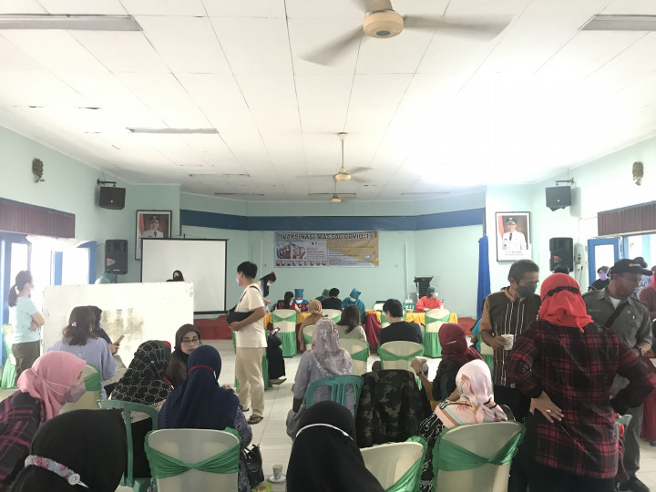 Vaksin Massal Covid-19 di Aula Kecamatan Sungai Pinang