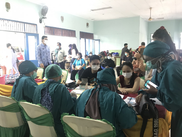 Vaksin Massal Covid-19 di Aula Kecamatan Sungai Pinang