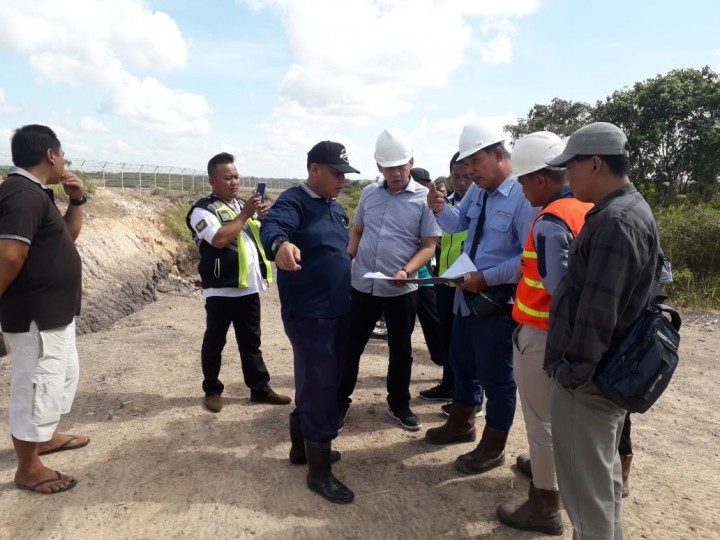Rapat Koordinasi dilanjutkan survey Lapangan dalam rangka rencana Normalisasi anak Sungai Pampang dg Panjang kurang lebih 2 KM untuk mengurangi banjir..di wilayah sekeliling Bandara APT PRANOTO, RT 03,02 dan 13 Kel. Sungai Siring.