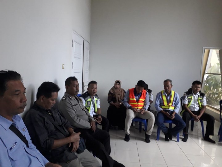 Rapat Koordinasi dilanjutkan survey Lapangan dalam rangka rencana Normalisasi anak Sungai Pampang dg Panjang kurang lebih 2 KM untuk mengurangi banjir..di wilayah sekeliling Bandara APT PRANOTO, RT 03,02 dan 13 Kel. Sungai Siring.