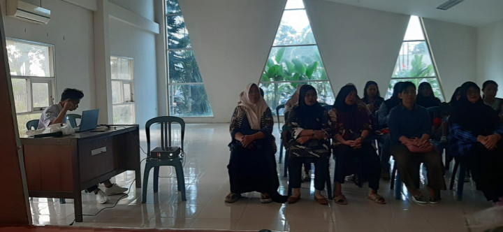 PEMBENTUKAN TIM PELAKSANA DALAM PEMBERIAN MAKANAN TAMBAHAN BERBASIS PANGAN LOKAL BAGI IBU HAMIL KEK DAN BALITA  KURANG GIZI