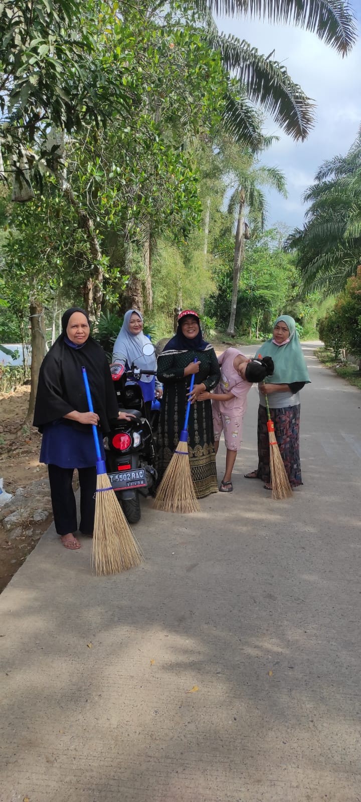 GOTONG ROYONG BERSAMA WARGA RT.01,RT.02,RT.04,RT.06,RT.08,RT.09 DAN RT.13