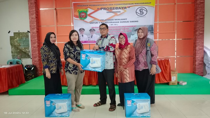 KEGIATAN PEMBERDAYAAN MASYARAKAT PELATIHAN MENJAHIT