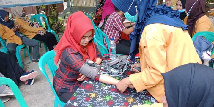 Kegiatan Pemeriksaan Kesehatan Gratis Oleh KKN Unmul Tahun 2018 Di Kelurahan Tanah Merah