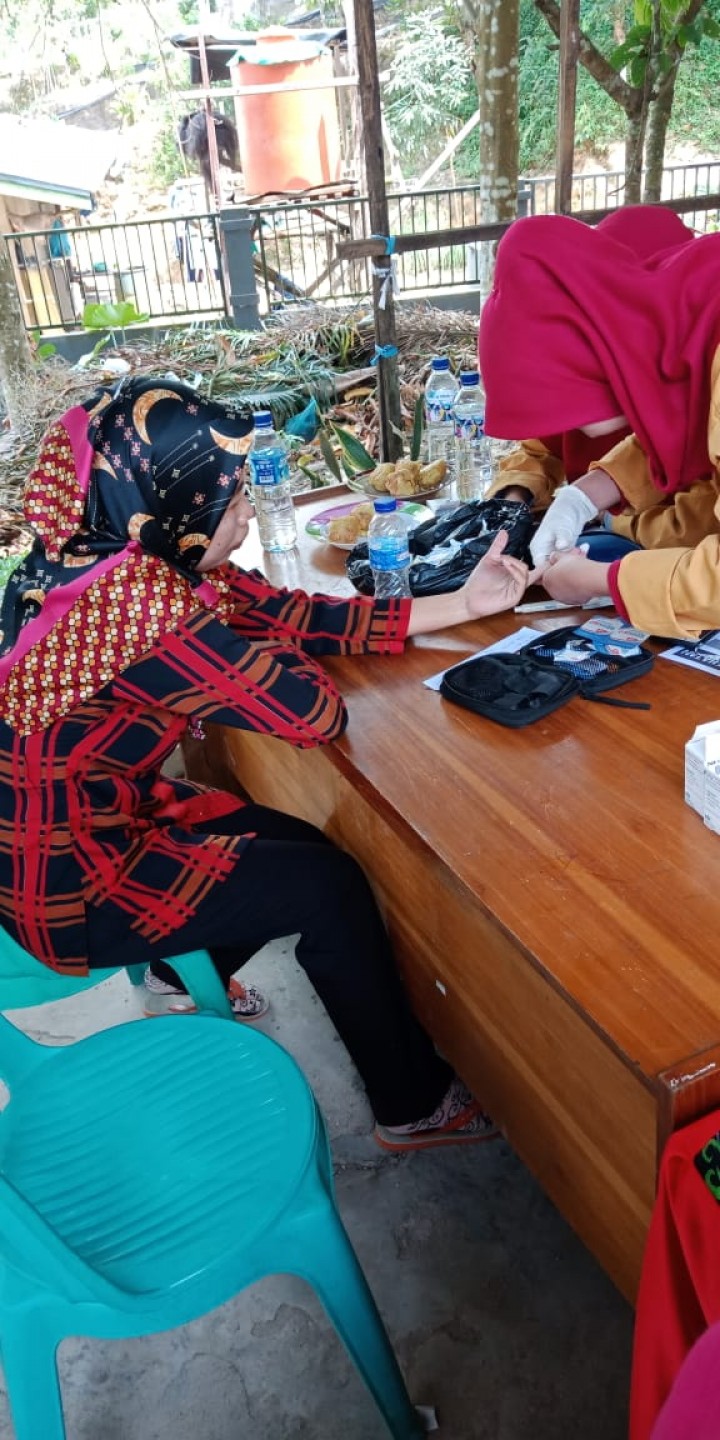 Kegiatan Pemeriksaan Kesehatan Gratis Oleh KKN Unmul Tahun 2018 Di Kelurahan Tanah Merah