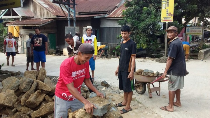 Kerja Bakti Dilingkungan RT. 23 Jalan Citanduy Kelurahan Tanah Merah
