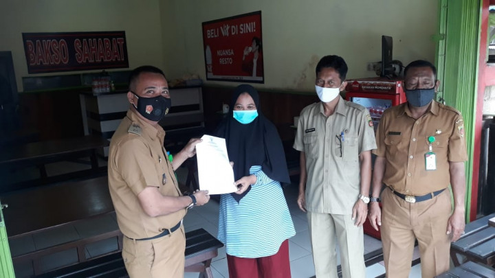 Kegiatan monitor intruksi walikota no 2 thn 2021 bersama lurah.babinkmtbmas.ketua lpm.dan fkpm.kel tanh merah .pada cafe dan warung makan dll