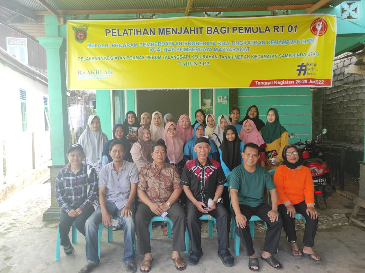 Kegiatan Pemberdayaan Kelurahan Tanah Merah ( Pelatihan Menjahit Pemula Rt.01 )