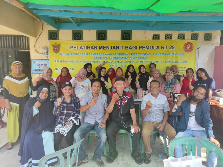 Kegiatan Pemberdayaan Kelurahan Tanah Merah ( Pelatihan Menjahit RT.29 )