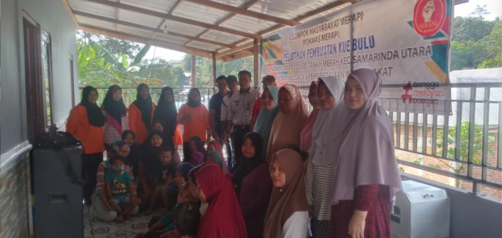 Kegiatan Pemberdayaan Kelurahan Tanah Merah ( Pelatihan Membuat Kue Bolu  RT. 10 )