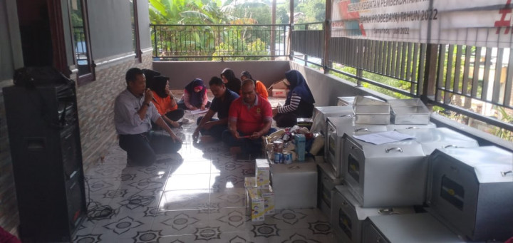 Kegiatan Pemberdayaan Kelurahan Tanah Merah ( Pelatihan Membuat Kue Bolu  RT. 10 )