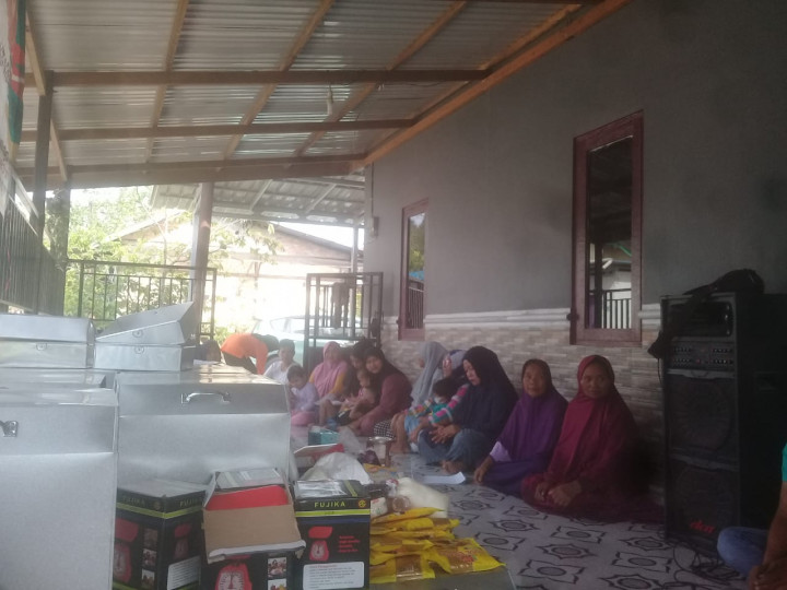 Kegiatan Pemberdayaan Kelurahan Tanah Merah ( Pelatihan Membuat Kue Bolu  RT. 10 )
