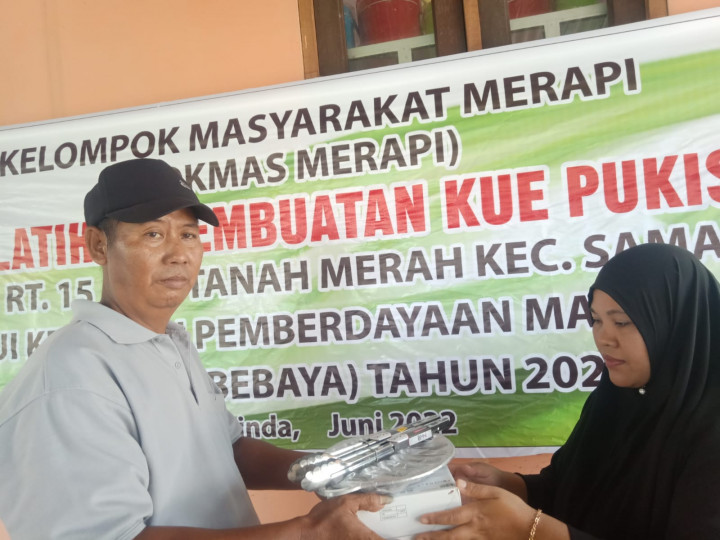 Kegitan Pemberdayaan Kelurahan Tanah Merah ( Pelatihan Kue Pukis RT.15 )