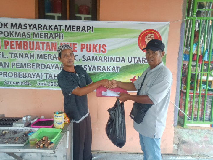 Kegitan Pemberdayaan Kelurahan Tanah Merah ( Pelatihan Kue Pukis RT.15 )